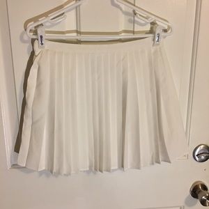 3/$15💜White Pleated Skirt